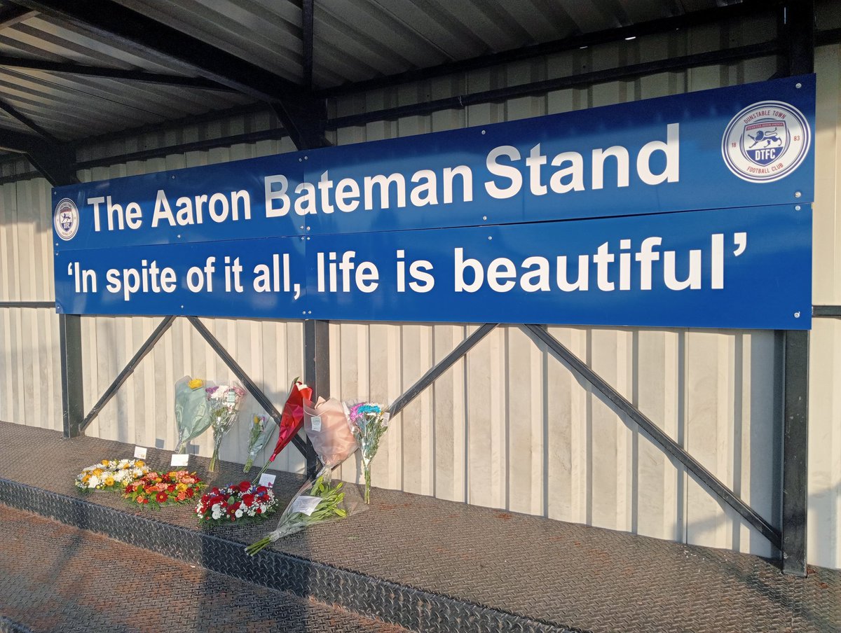 DunstableTownFC's tweet image. Yesterday throughout the day people attended @CreaseyPark to pay their respects on the anniversary of Aaron Bateman's passing.