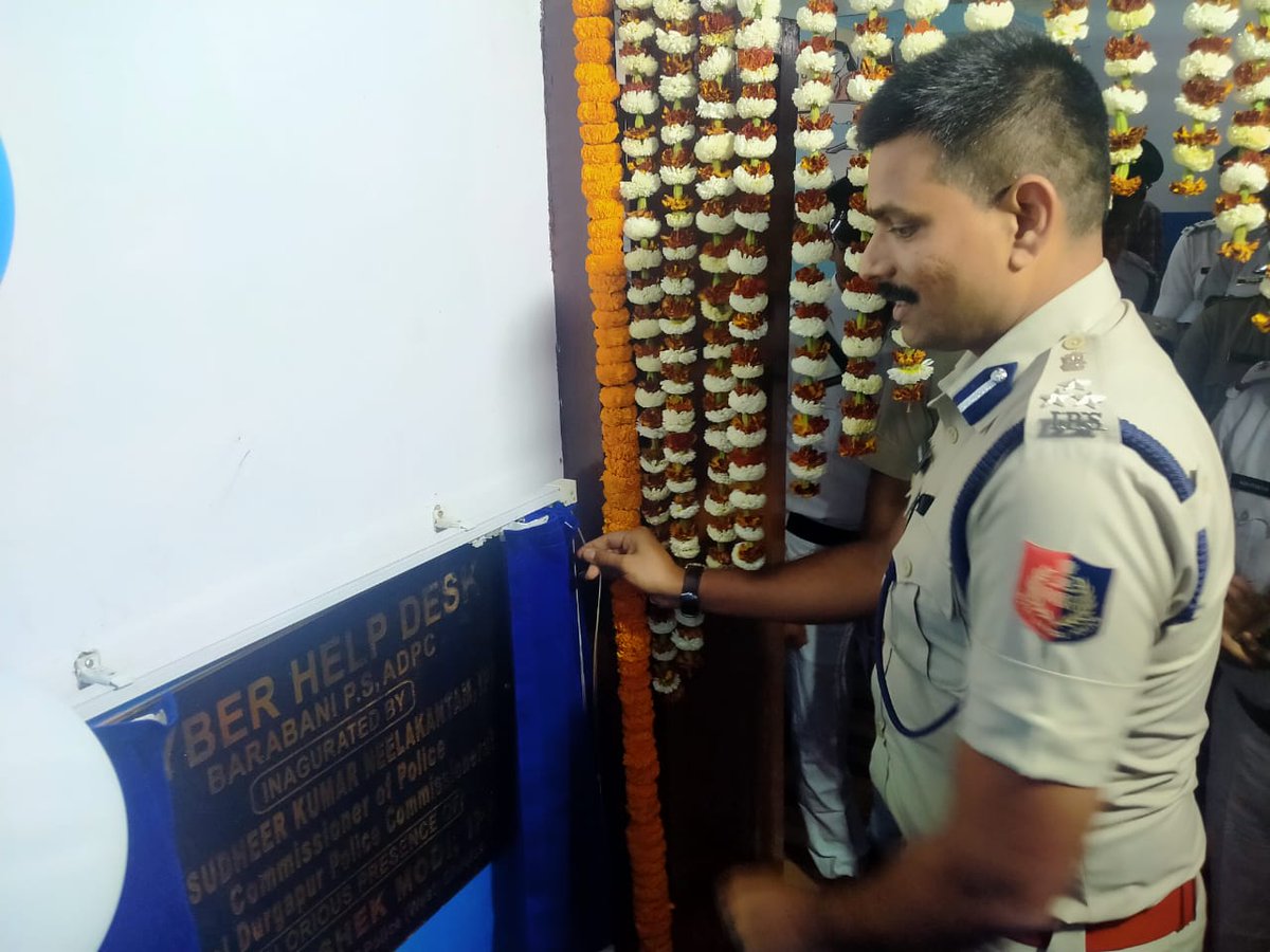 Cpadpc's tweet image. CYBER HELP DESK INAUGURATION 
Cyber help desk inaugurated by LD. CP, ADPC at Barabani PS.
#CyberHelpDesk #ADPC4U 
#KolkataPolice 
@WBPolice