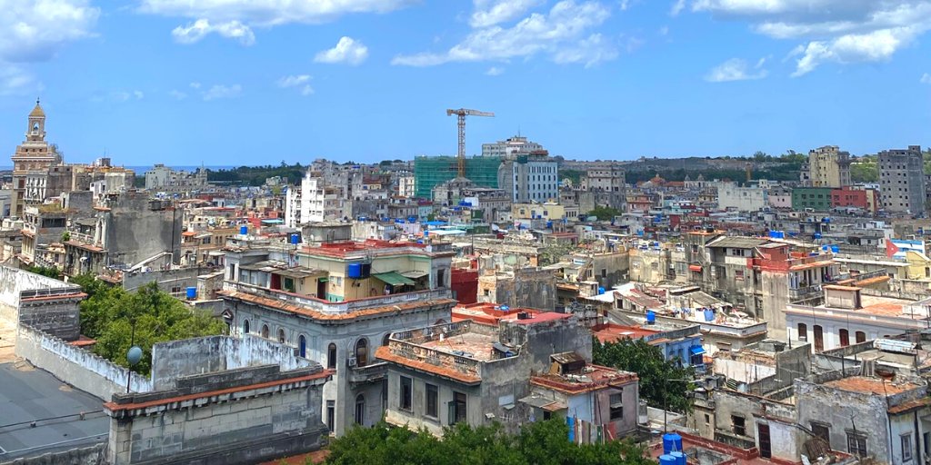 Travel_Fab's tweet photo. 📍Travel to Cuba and discover all its charms 🌎✈
.
.
.
#cuba #havana #oldhavana #visitcuba #stayinspired #cubano #cubastyle #borntotravel #architecture #architecturephotography #architecturelovers #cubaphoto #cubaphotography #TravelCuba #travelphotography #traveling https://t.co/RHokZnmF6p