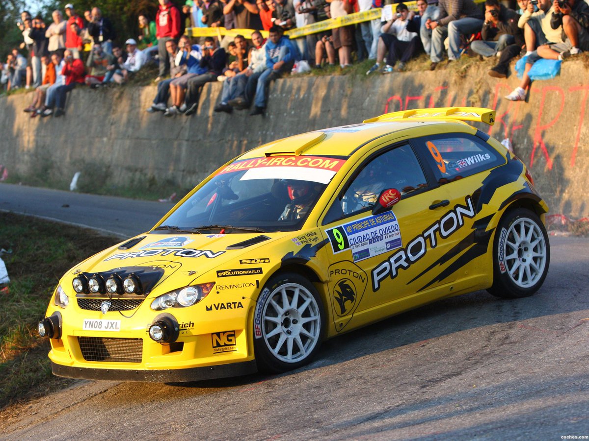 MundoRallyes's tweet image. Protón Satria Neo S2000.

Este aparato con aquel amarillo tan llamativo nos encantó..🤩👌🏻

En 2012 disputaron el Mundial #SWRC como equipo oficial, (con pilotos como Basso, Aigner, Fisher o Per-Gunnar Andersson), este último, casi gana el cto ese año, le faltaron 9 puntos..

🚗💨