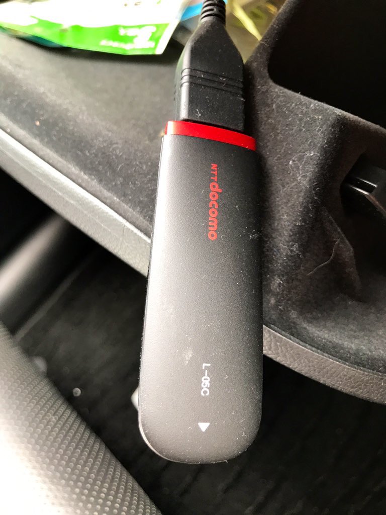 takatomo1975's tweet photo. ナビにスマホとのBluetoothテザリング機能がついているので通信は問題ないはずがBluetoothテザリングに切り替わらなくて悪戦苦闘💦
通信モジュールをナビから取り外さないとBluetoothテザリングに切り替わらないことに気づくのに時間がかかった😅
#Bluetoothテザリング #BluetoothPAN https://t.co/z4MJTUxlL0