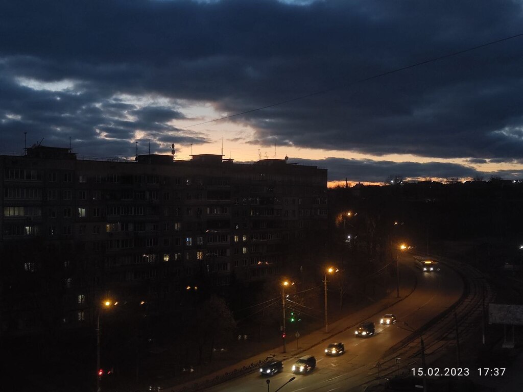 Ad_write's tweet image. New photo posted in Анна Дейна: 'Сьогодні, з вікна.
Або коли в телефоні нормальна камера.😅

Мені подобається як світло розрізає хмари. Так і ми докладаємо всіх зусиль, аби рвати ту темряву, що пре до нас зі сходу. Хтось на реальному фронті, хтось на … ift.tt/9vIYFCV