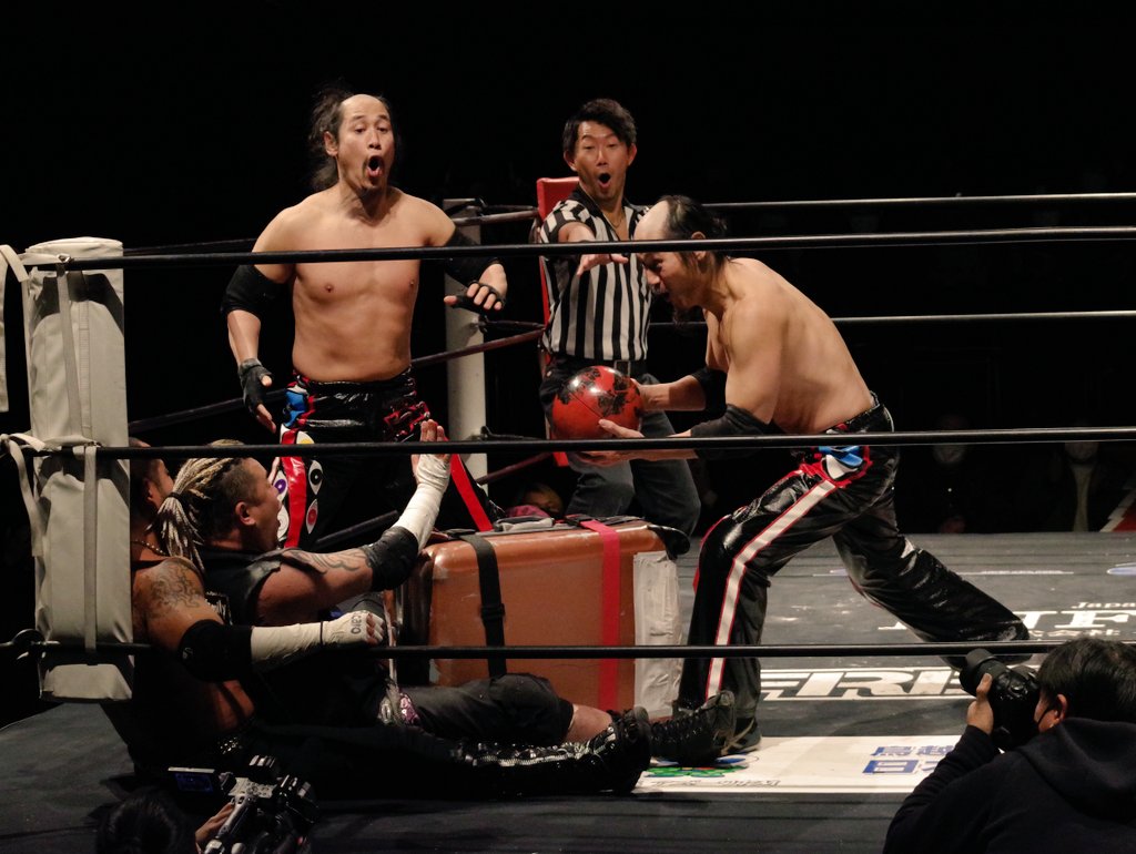 mihetophoto's tweet photo. [2023 2/15 #pw_freedoms ]ボウリングに怯える正岡選手 https://t.co/JaBeesGaVb
