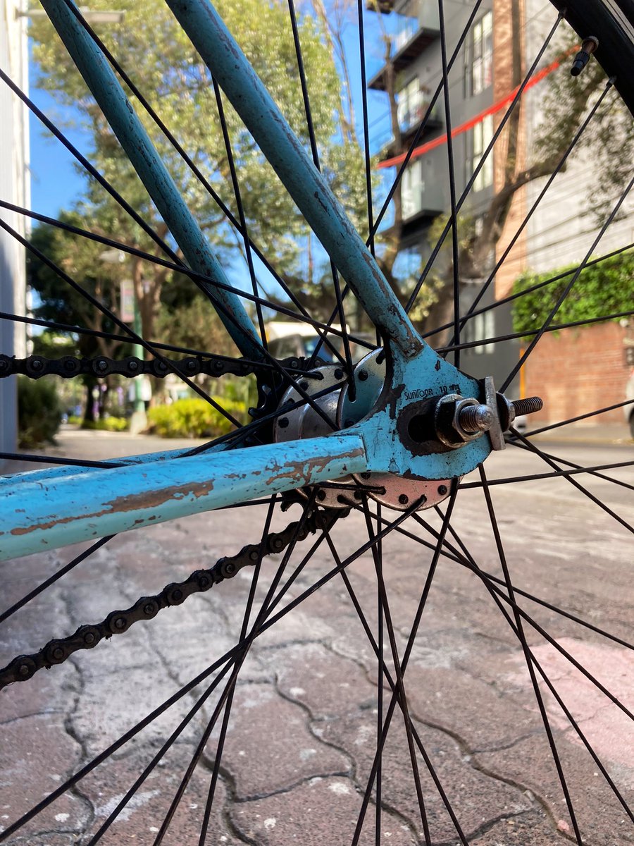 ONLYGZUS's tweet image. Si creer que ya estoy en edad de ponerle frenos a mi bici es estar en la crisis de la mediana edad, ¿qué creen?   #fixedgear  #fixed #fixi ✨🚲✨👴