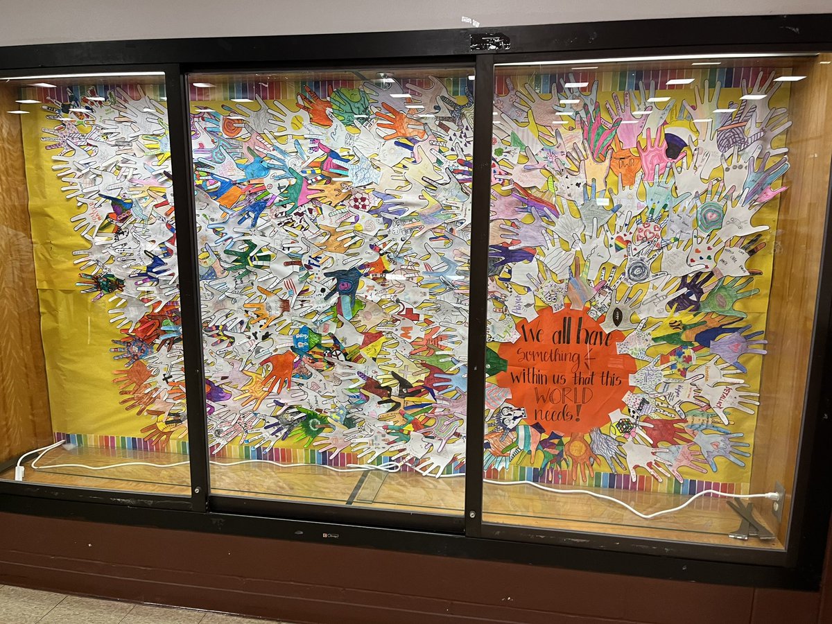 MHSColts's tweet photo. Meadowbrook High School students participated in an activity based around how everyone is unique and how each person makes us better as a team! @RHLSD_Colts https://t.co/Jc8p4Hprd5