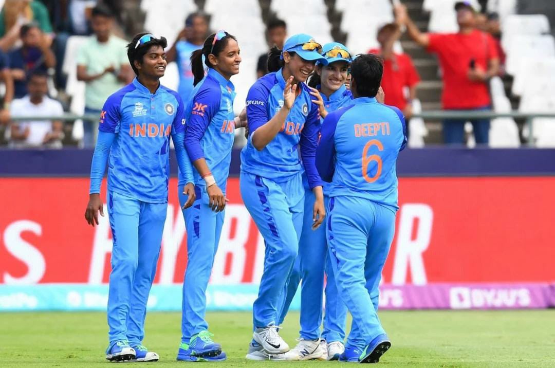 VVSLaxman281's tweet photo. Back to back victories for the #WomenInBlue . Set up beautifully by the bowlers with Deepti Sharma bowling a brilliant spell and Harmanpreet Kaur and Richa Ghosh maintaining their composure in the run chase and leading India to a comfortable win. Well done @BCCIWomen #INDvWI https://t.co/IRSvzv0i7b