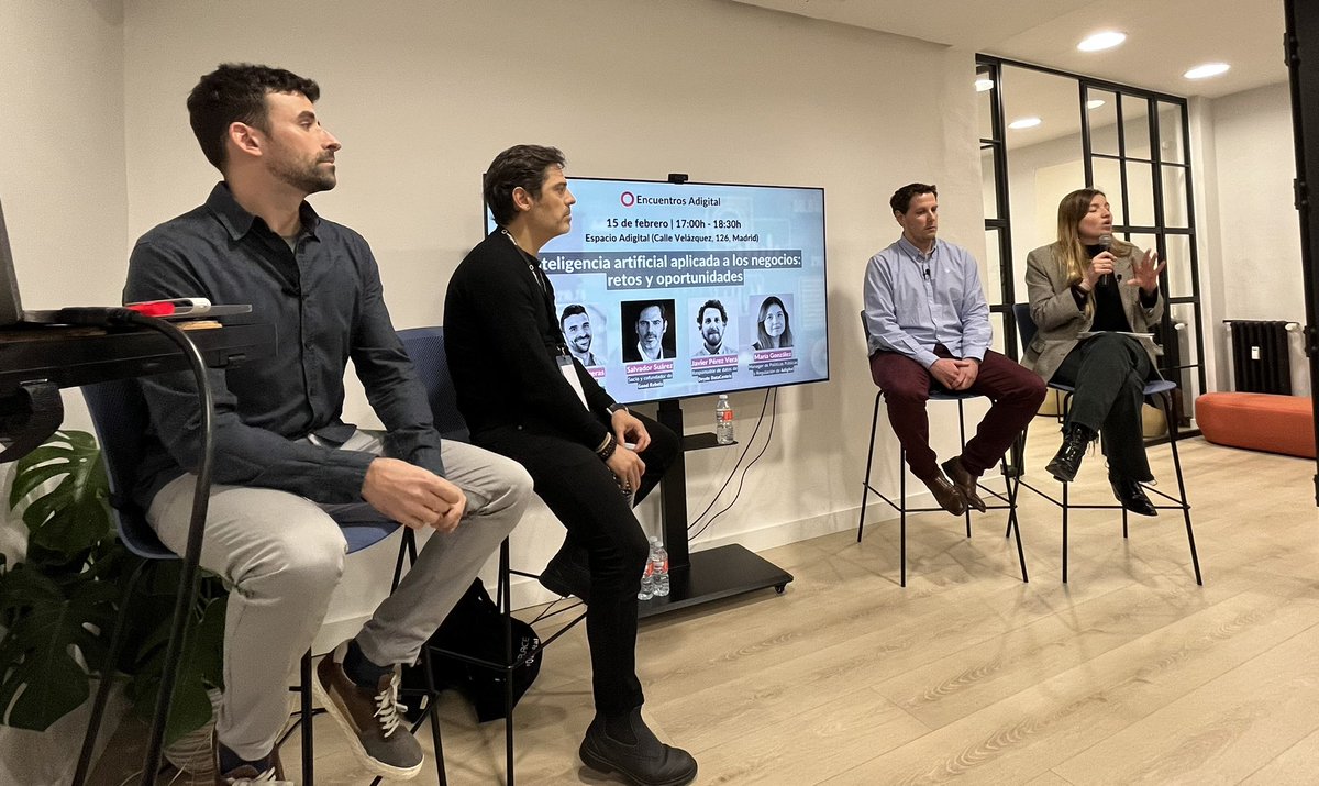 ¡Comienza #EncuentrosAdigital!

<a href="/mgjover/">María González</a> destaca el carácter disruptor de la #IA y el entorno regulatorio que se está construyendo para generar un marco ético, que dé confianza a los usuarios, garantice la explicabilidad de los algoritmos y evite sesgos.