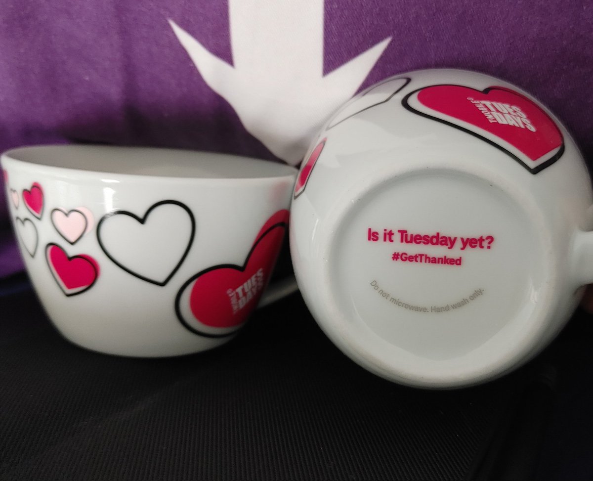 LadyDi1002's tweet photo. Yesterday was #ValentinesDay and every Tuesday is #TMobileTuesdays, so here's how #WeGetThanked. Aren't they cute? 😍❤️

@TMobile

#TmobileGifts

#TmobileForLife https://t.co/Zw1rVbyvtr
