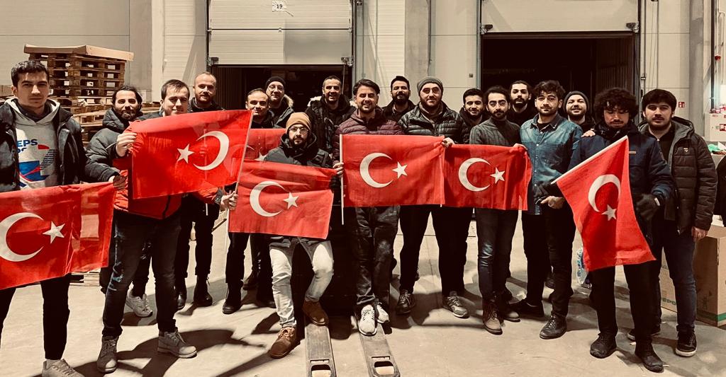 TC_VilniusBE's tweet photo. Litvanya’da gönüllü bağışlarla toplanan 20 tondan fazla yardım malzemesini ülkemize gönderiyoruz. 

Emeği geçen Litvanya’daki dostlarımıza, Tatar toplumuna, gece gündüz çalışan öğrencilerimize, gönüllülerimize ve güçlü destekleri için iş insanlarımıza teşekkür ediyoruz. 🇹🇷🇱🇹 https://t.co/um8lDsitDj