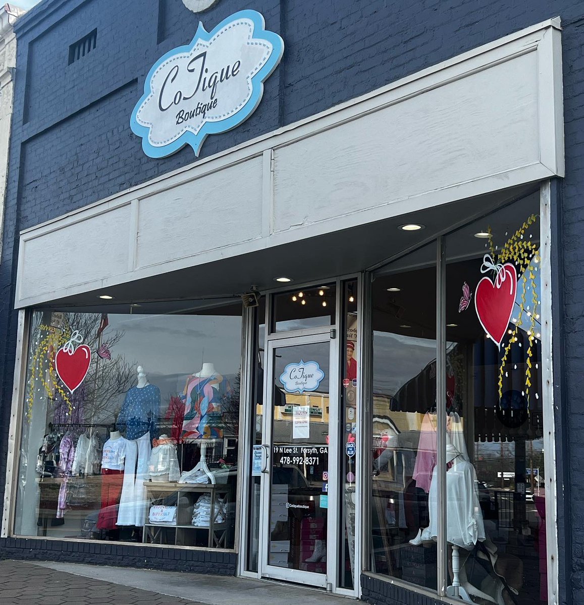 Cotiqueshop's tweet photo. New day, new window display!
Stop by and shop all the things on this beautiful Wednesday!
We are here noon- six.
#windowdisplay #storefront #shopsoon #forsyth https://t.co/0Kk2Ic6ed0