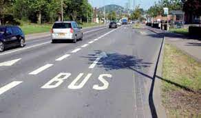 mocrilorn's tweet photo. 26/26
3⃣ L’aménagement d’un couloir bus serait en revanche pertinent (en particulier pour les lignes #RGTR 501 & 502).
*FIN* https://t.co/nopsnCDcs9