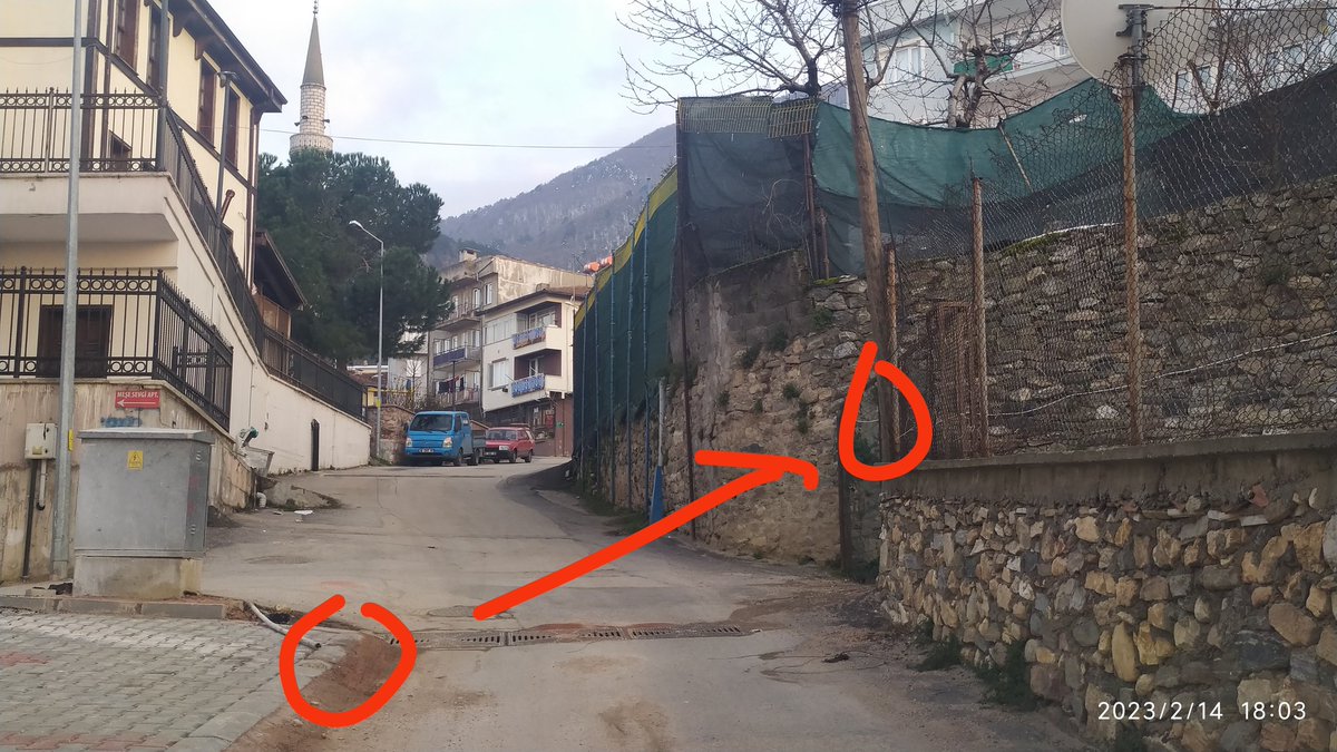 #bursa da kesik bir kablo arızasını, <a href="/TurkTelekom/">Türk Telekom</a> 5 gündür aşağıdaki halledemiyor.

Arıza için çalışmalar yapılmaya devam ediyorken.
#deprem bölgesindeki alt yapıyı nasıl yapacak.

<a href="/TurkTelekom/">Türk Telekom</a>
<a href="/umitonaltr/">Ümit Önal</a>

Kordinat:
40,1772339, 29,1358874
Plus kodu:
54GP+V9 Bursa
