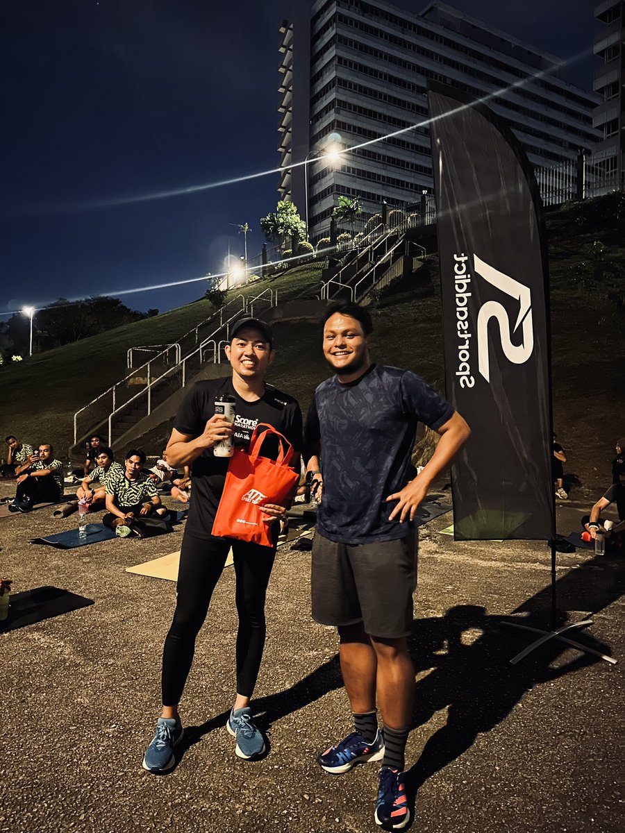 nazmihalim_'s tweet photo. Feb 15 - 3K WU + Core workout & conditioning PRM lead by koc @zukhviri
And dapat gift dari sportsaddict sebab complete 400KM january battle! Thank you! ๐๐ผ
46/365
#TeamPRM
#runstreak
#keepgrinding
#beatyesterday https://t.co/Xq6IIi6AaK