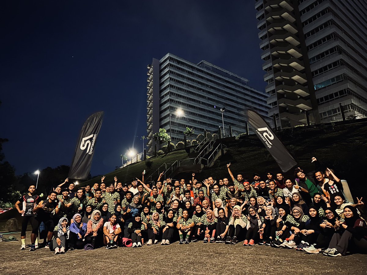 nazmihalim_'s tweet photo. Feb 15 - 3K WU + Core workout & conditioning PRM lead by koc @zukhviri
And dapat gift dari sportsaddict sebab complete 400KM january battle! Thank you! ๐๐ผ
46/365
#TeamPRM
#runstreak
#keepgrinding
#beatyesterday https://t.co/Xq6IIi6AaK
