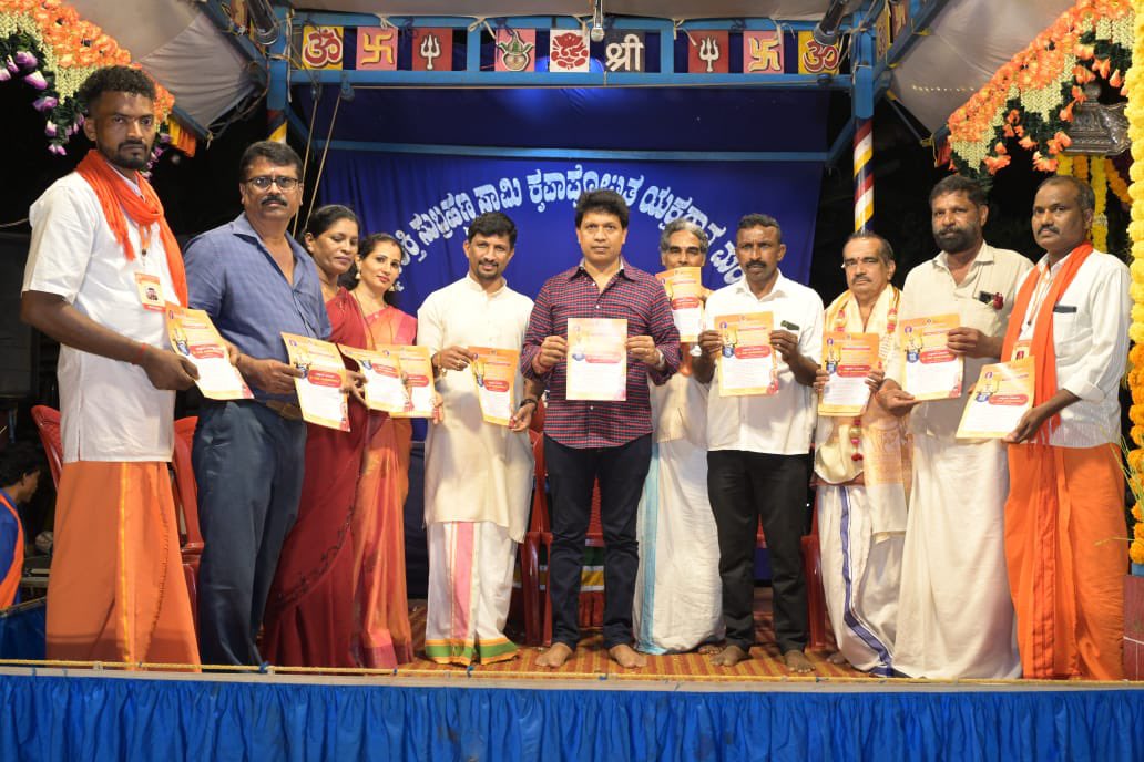 bjp_mcn's tweet photo. *ಕಂದಾವರ ಗ್ರಾಮ ಪಂಚಾಯತ್ ವ್ಯಾಪ್ತಿಯ ಕೊಳಂಬೆ ಗ್ರಾಮದ ಕಿನ್ನಿ ಬೆಟ್ಟು ಎಂಬಲ್ಲಿ ಜನನಿ ಫ್ರೆಂಡ್ಸ್ ಸರ್ಕಲ್( ರಿ) ಇವರ 15ನೇ ವರ್ಷದ ವಾರ್ಷಿಕೋತ್ಸವದಲ್ಲಿ ಮಂಗಳೂರು ಉತ್ತರ ಶಾಸಕರಾದ ಡಾ ವೈ ಭರತ್ ಶೆಟ್ಟಿಯವರು ಸ್ಥಳೀಯ ಕ್ರೀಡಾಪಟುಗಳಿಗೆ ಹಾಗೂ ಯಕ್ಷಗಾನದ ಹಿರಿಯ ಕಲಾವಿದರಾದ ಮಂಜುನಾಥ ಭಟ್ ಬೆಳ್ಳಾರೆ ಇವರನ್ನು ಸನ್ಮಾನಿಸಿದರು*. https://t.co/BKLSbeI4Wz