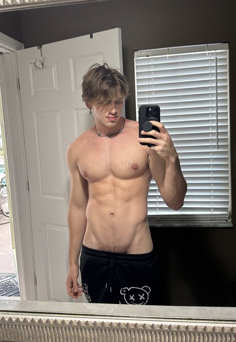 Magic mirror show me: https://t.co/s0xfHsTvfG