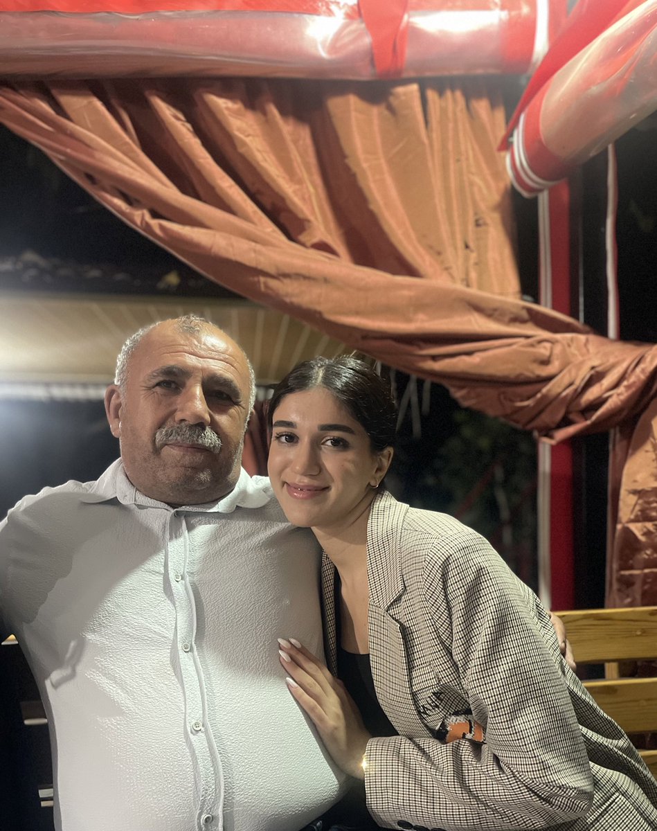 sdeekyaaa's tweet photo. Kayınbabam…Adıyaman’da sayısız bina ve okul yaptı. Bir tanesi bile yıkılmadı. İçi çok rahat. İşte keşke böyle olsa bütün müteahhitler.  #deprem #müteahhitler #ADIYAMAN #Adiyaman https://t.co/Bh9Pykq3n8