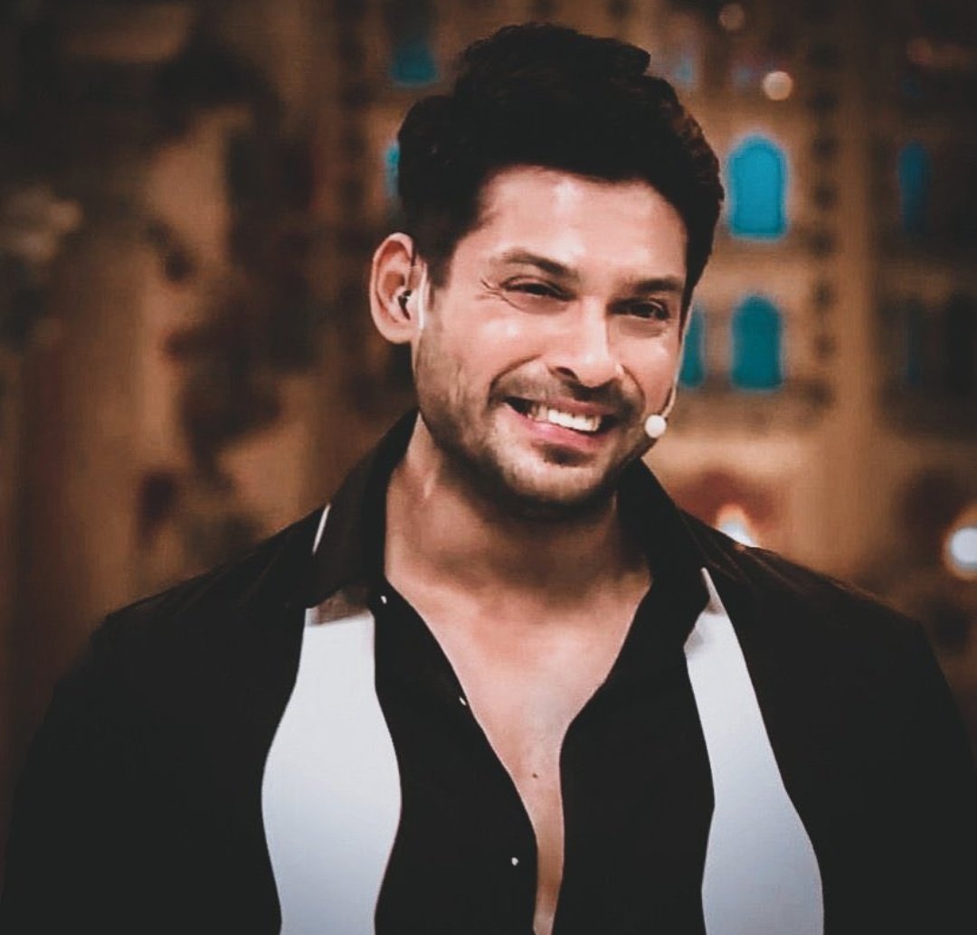 SUSHMITA_wrld's tweet photo. It was really amazing moment when u became BB13 winner. Undoubtedly the most deserving winner of all times. 
You were an amazing human 💖. These 3 years were full of happy and sad moments but in that process we never felt you are not there. Love you❤️
3Y OF HISTORIC WINNER SID https://t.co/ce5678f5cl