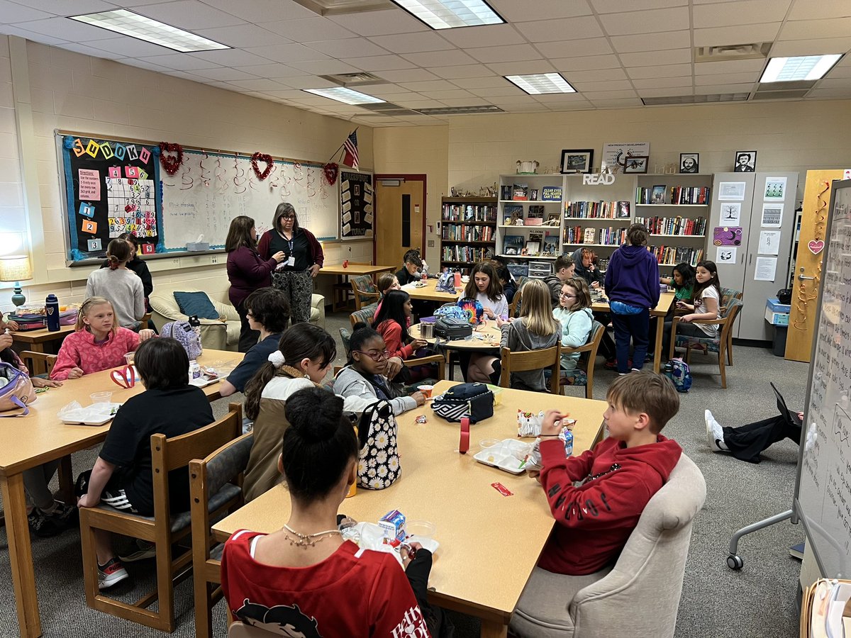 Many thanks to the 6-1 Supernova team and our counselors for helping StuCo launch our first #mixituplunch! Loved hearing the conversation and community building! #SalemProud