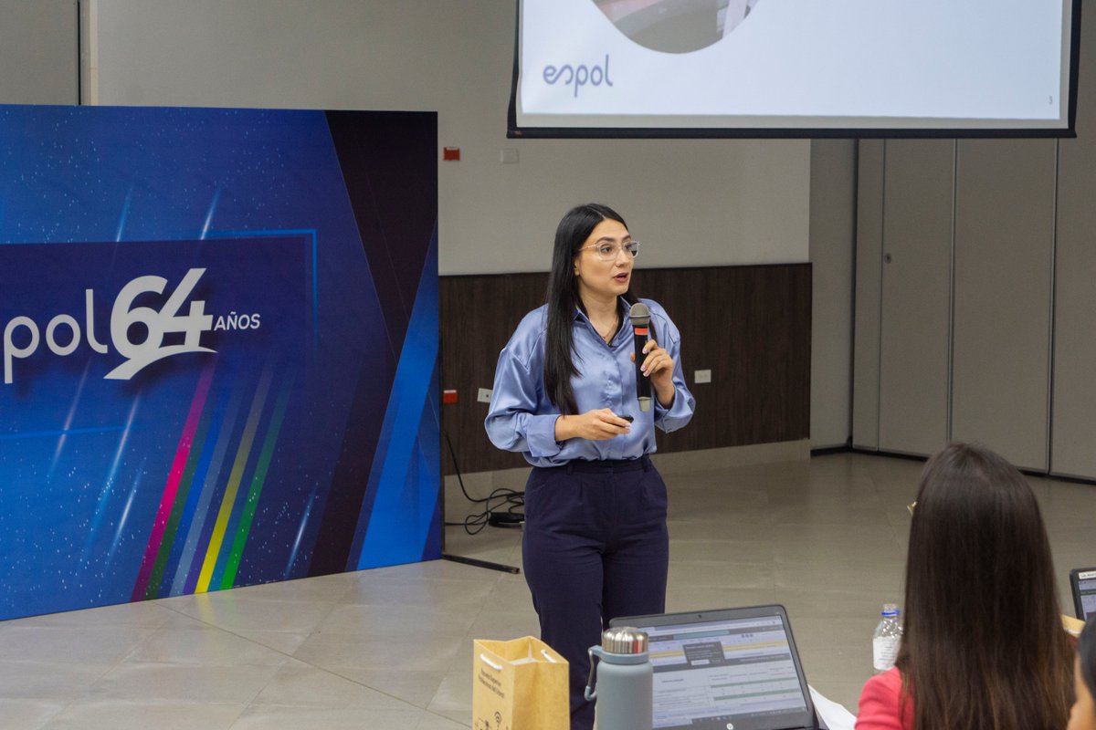 espolfimcp's tweet photo. Compartimos fotografías de lo que fue la final del #5MinPitch en nuestra undécima edición, culminando con emoción junto a nuestros finalistas de las 5 carreras y futuros graduados en esta etapa de su vida profesional. #ADNESPOL #TalentoFIMCP https://t.co/xCE8GJShki