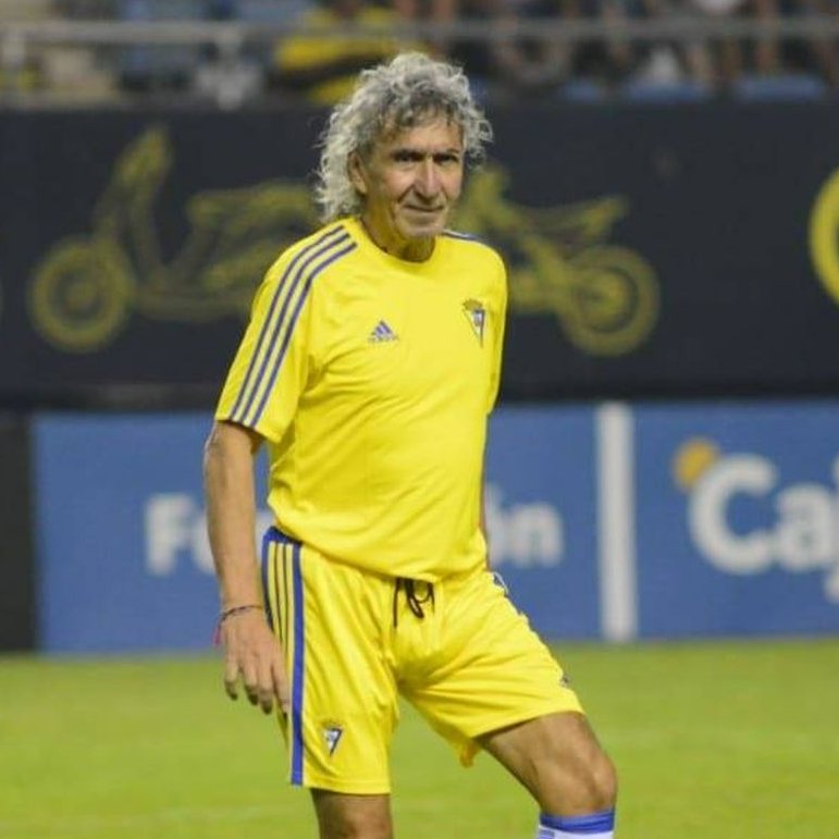 Cadiz_CF's tweet photo. ✨ ¡El hijo de Mágico González defendiendo los colores que defendió su padre! ✨ https://t.co/5wDSmZMEio