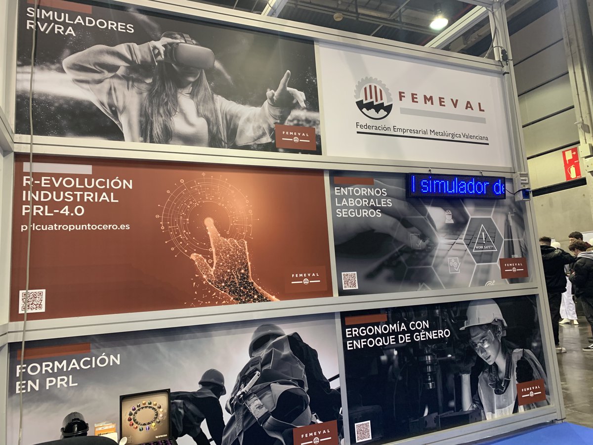 FEMEVALes's tweet photo. El President de @gva @ximopuig con el conseller de @GVAeconomia @rafacliment_ han visitado nuestro stand en la inauguración de @feria_laboralia donde el secretario general de #FEMEVAL les ha mostrado los simuladores de #PRL de Realidad Virtual y Realidad Aumentada
#Laboralia23 https://t.co/wQFCAxji0B