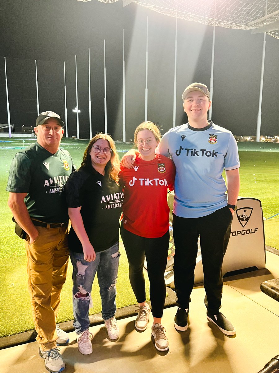 Doing my bit to help <a href="/RMcElhenney/">Rob Mac</a> and  <a href="/VancityReynolds/">Ryan Reynolds</a> by getting Americans to start calling it football! 🏴󠁧󠁢󠁷󠁬󠁳󠁿🇺🇸🇨🇦 <a href="/Wrexham_AFC/">Wrexham AFC</a> #Wrexham #WrexhamAFC