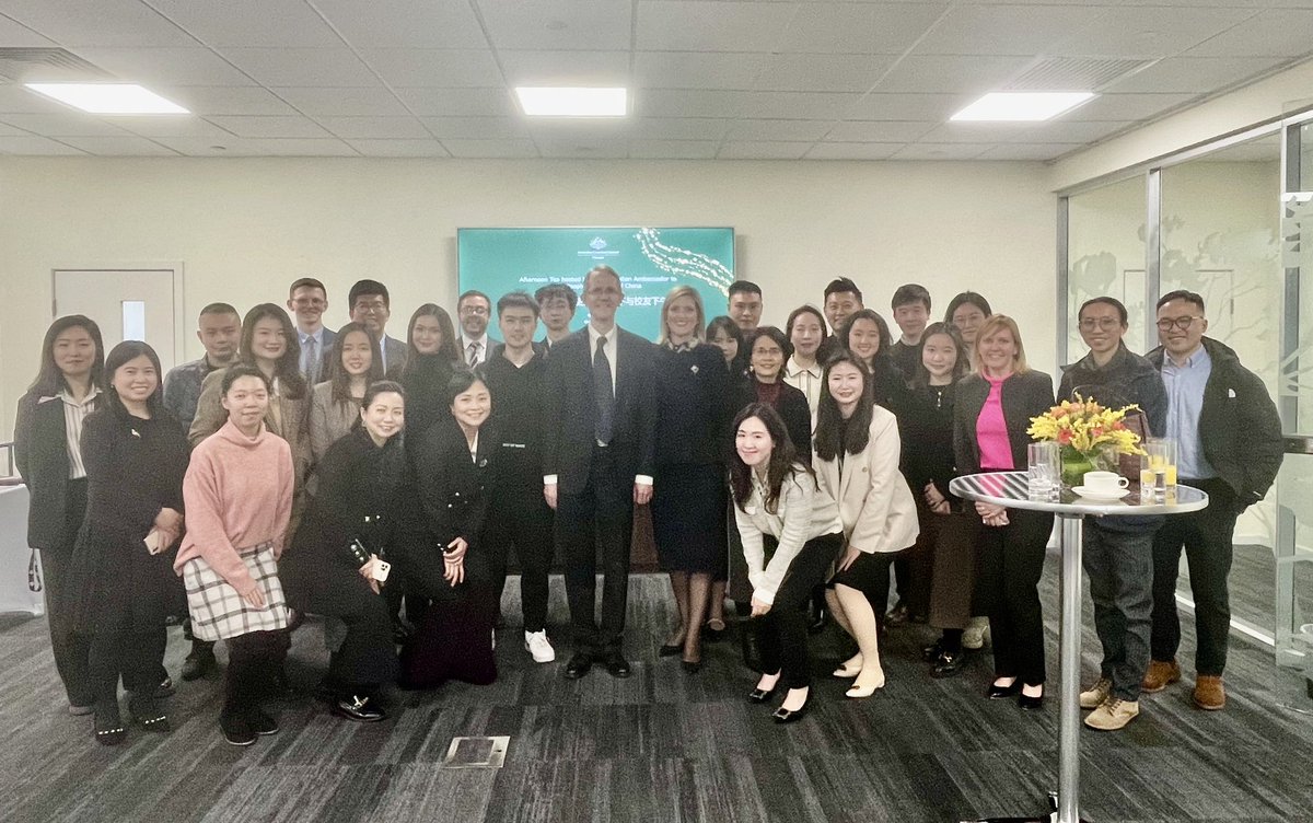 Chengdu is known as a talent hotspot in China. Earlier this week Ambassador Fletcher heard from Australian alumni in Chengdu about how their qualifications are helping them to achieve their life goals in diverse fields from arts to aviation, mining and banking.