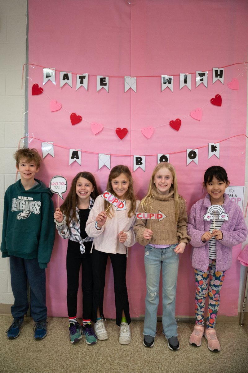 Students in Grade 3 enjoyed A Date With a Book yesterday <a href="/CBBridgeValley/">Bridge Valley Elem</a>! They read some clues before deciding which book to sample and then enjoyed reading the first few pages. Special thank you to the parents for helping me set up this special event! Great fun had by all!