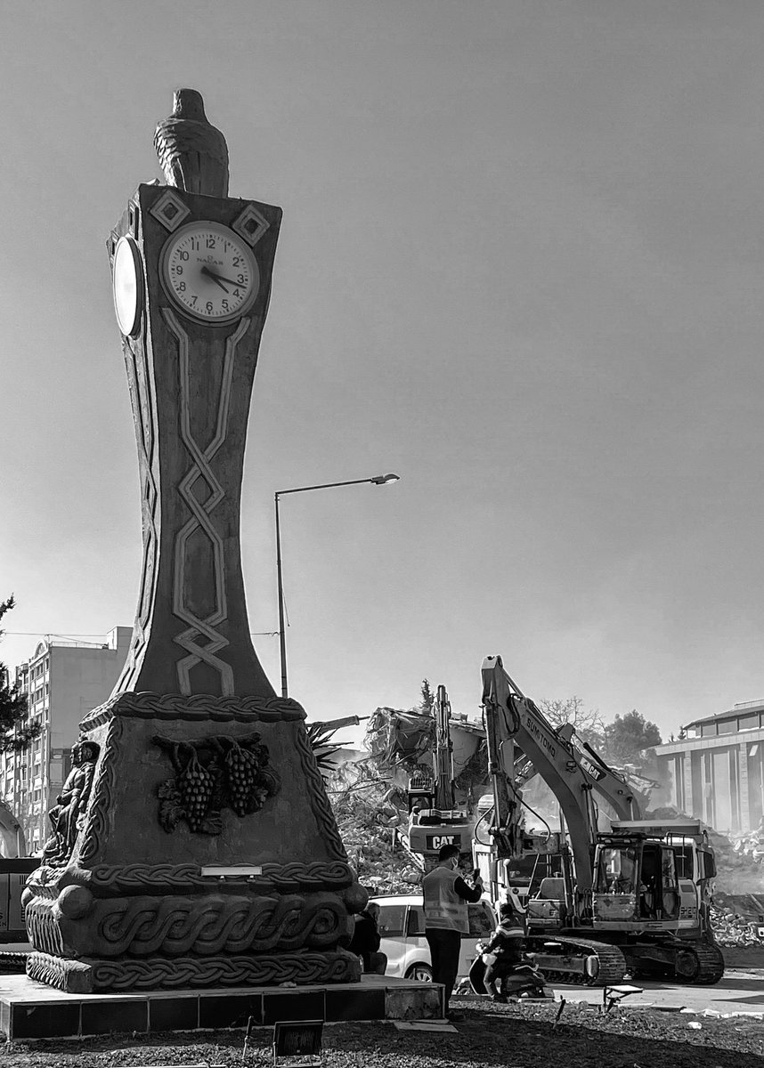 Hep birlikte yeniden ayağa kalkacağız, yeniden başlayacağız, yeniden başaracağız inşallah.