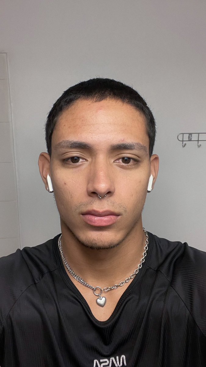 Nick Max 🇨🇱 ☄️🐉 OFF 70% on Twitter: "Buen día ! Te gusta mi nuevo look….."