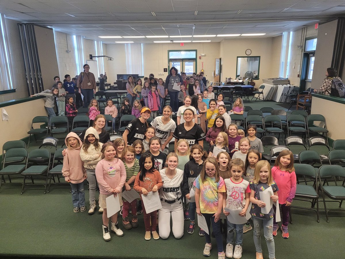 Every single girl in our elementary school was handed a sign up sheet and asked to play softball 🥎 today!! Huge thank you to Naomi Taylor, Olivia Lewis, Zoie Shuler, Taelyr Jackson, and Claire Barlow for helping and investing their time in our community!
#growthegame
#MUDITA