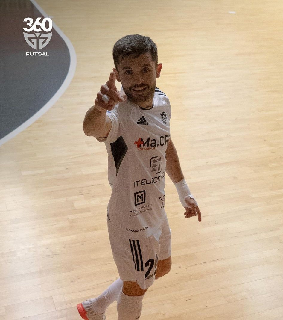 🆕 CURIOSIDADES 🤔

🇮🇹 <a href="/360ggfutsal/">360GG Futsal</a> (Serie A - Italia)

⚽ <a href="/montesdanir/">Dani Montes</a> 🇪🇦
⚽ <a href="/inakimusa/">Iñaki Muñoz</a> 🇪🇦
⚽ <a href="/JesusMurga6/">Jesus Murga</a> 🇪🇦
⚽ <a href="/Dani_martin_11/">Dani Martin 11</a> 🇪🇦

🗞️ Con un portero 🥅 habría quinteto español en la Serie A italiana 🇮🇹...

#Italia #Espana #Brasil #Futsal #5x5