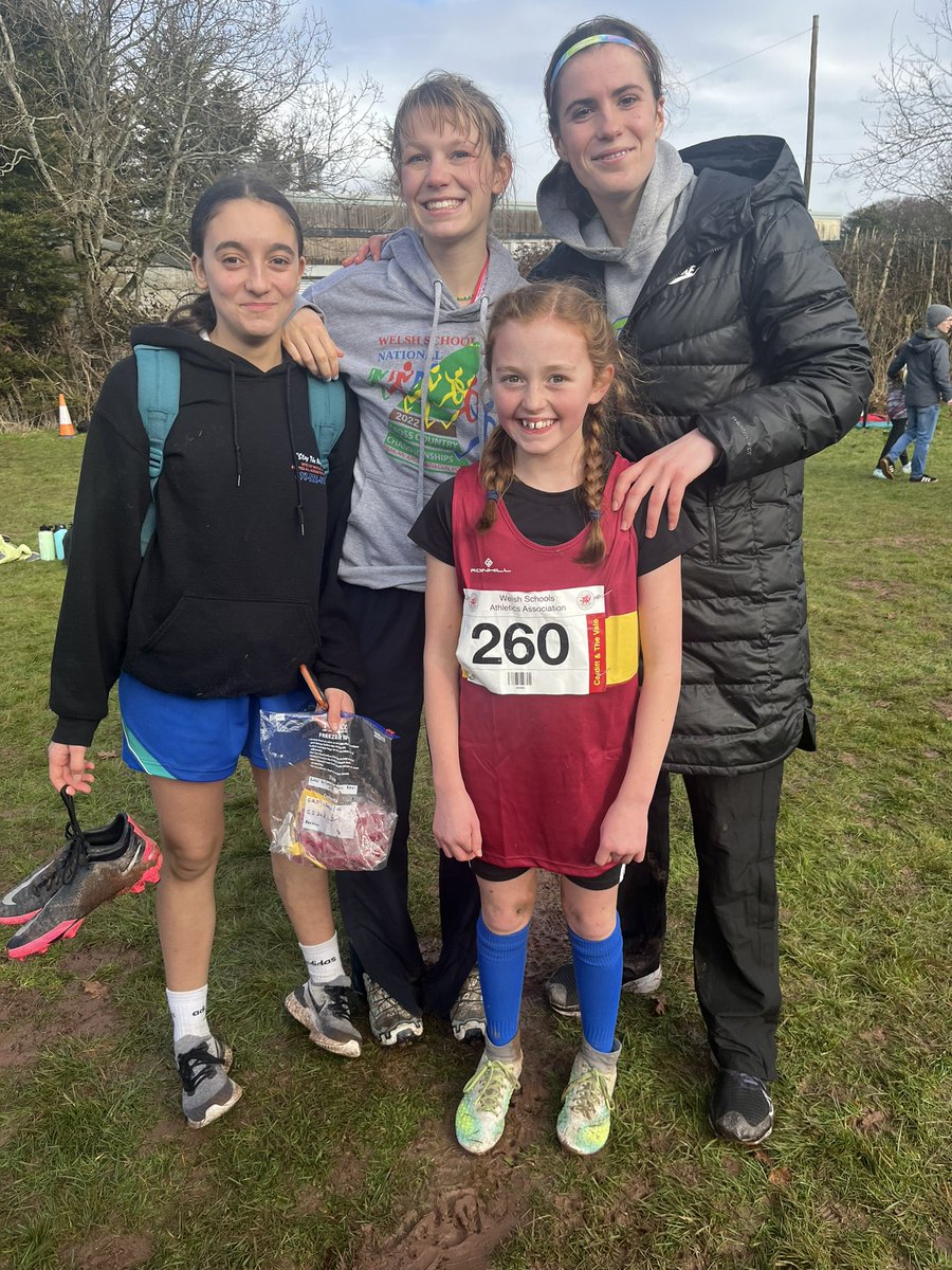 Da iawn i bawb 👏 o <a href="/YGBroMorgannwg/">Ysgol Y Fro-Uwchradd</a> am redeg mor dda yn pencampwriaeth trawsgwlad Cymru heddiw 🏴󠁧󠁢󠁷󠁬󠁳󠁿 well done to all the runners today in Brecon! <a href="/WelshAthletics/">Welsh Athletics</a> <a href="/CDFAthletics/">Cardiff Athletics</a>