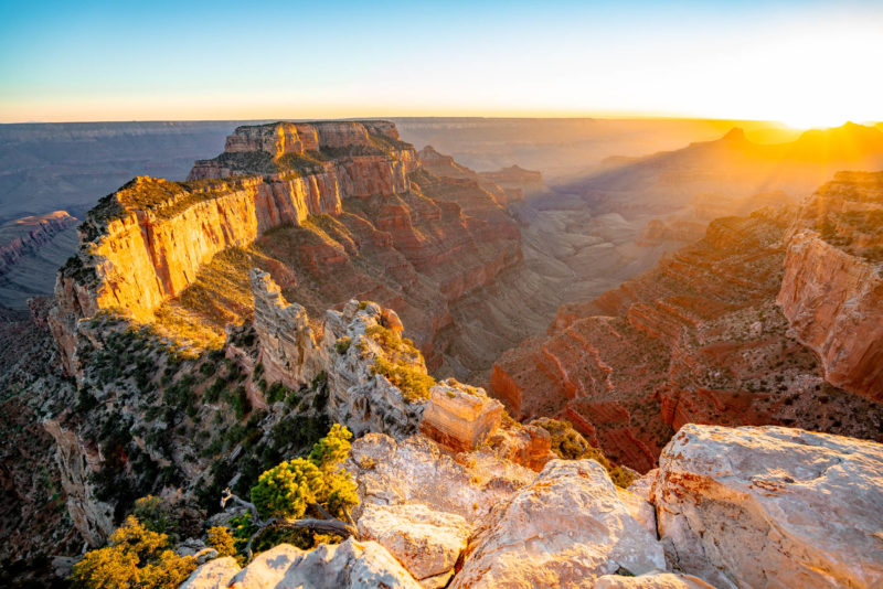 Heartlnd_Mobile's tweet photo. There is no better way to see the beauty of the great USA than through road trips. In this article I’ll roll through 15 epic road trip ideas to help inspire your next drive across the USA.  https://t.co/FbxJnB7CUW https://t.co/OnN85nl6VZ