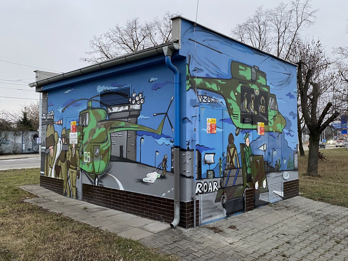 Velryba🐋 měla úspěch, tak tu máme další kousek. Bývala to šedivá krabice nedaleko bývalých kasáren. Oboje už není, zůstala jen povedená připomínka. Naštěstí!✌️❤️
#Brno #Slatina #graffiti #mural