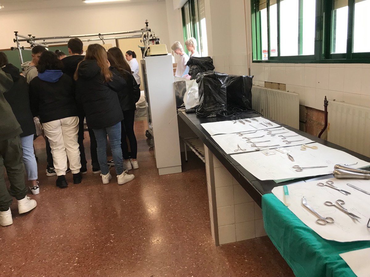 IColegiales's tweet photo. Esta mañana nos ha visitado el instituto José Saramago de Humilladero. El alumnado de 4º de ESO ha podido comprobar de primera mano cómo es un ciclo formativo tomando contacto con su alumnado y profesorado. Muchas gracias por vuestra visita. https://t.co/1JLouNOH73