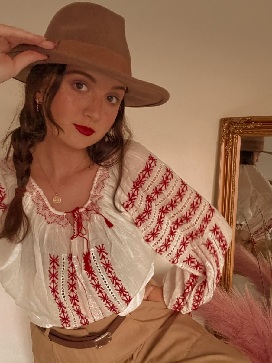 if marion stole indy's clothes 🤠 #indianajones #marionravenwood #indianajonescosplay #marionravenwoodcosplay