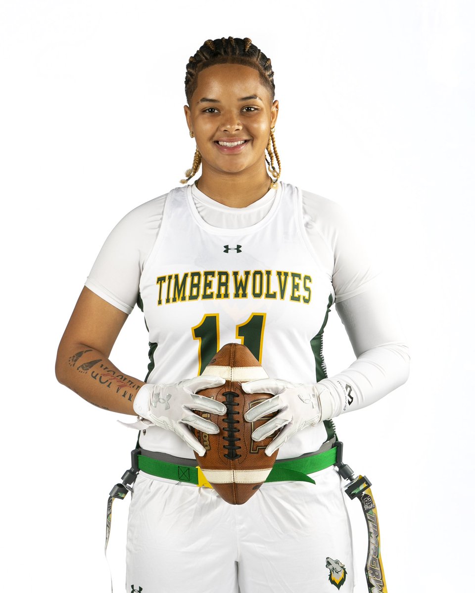 We are <a href="/KenziePhillian/">MEGATRON 🦾™️</a> days away from our first game 😎🐺🟢🟡 #CountdownWolves