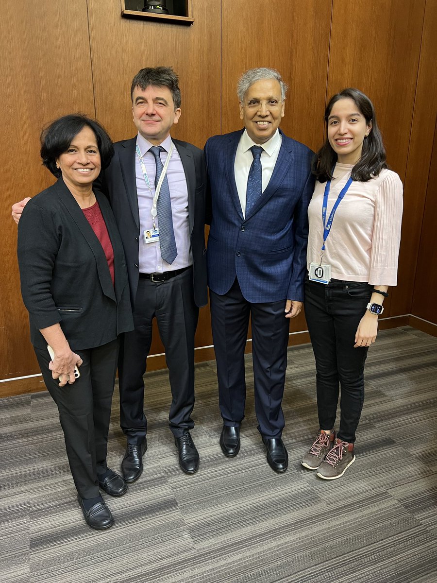 UroRazzleDazzle's tweet image. Surrounded by greatness today and everyday @MountsinaiUro! Standing in the presence of legends @sanjaybkulkarni, @JerryBlaivasMD #mirodjordjevic. @MSljivich and I are still giddy. Ryan and Pat are inspired. #SASP @MSUroRes