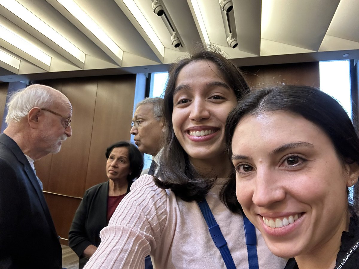 UroRazzleDazzle's tweet image. Surrounded by greatness today and everyday @MountsinaiUro! Standing in the presence of legends @sanjaybkulkarni, @JerryBlaivasMD #mirodjordjevic. @MSljivich and I are still giddy. Ryan and Pat are inspired. #SASP @MSUroRes