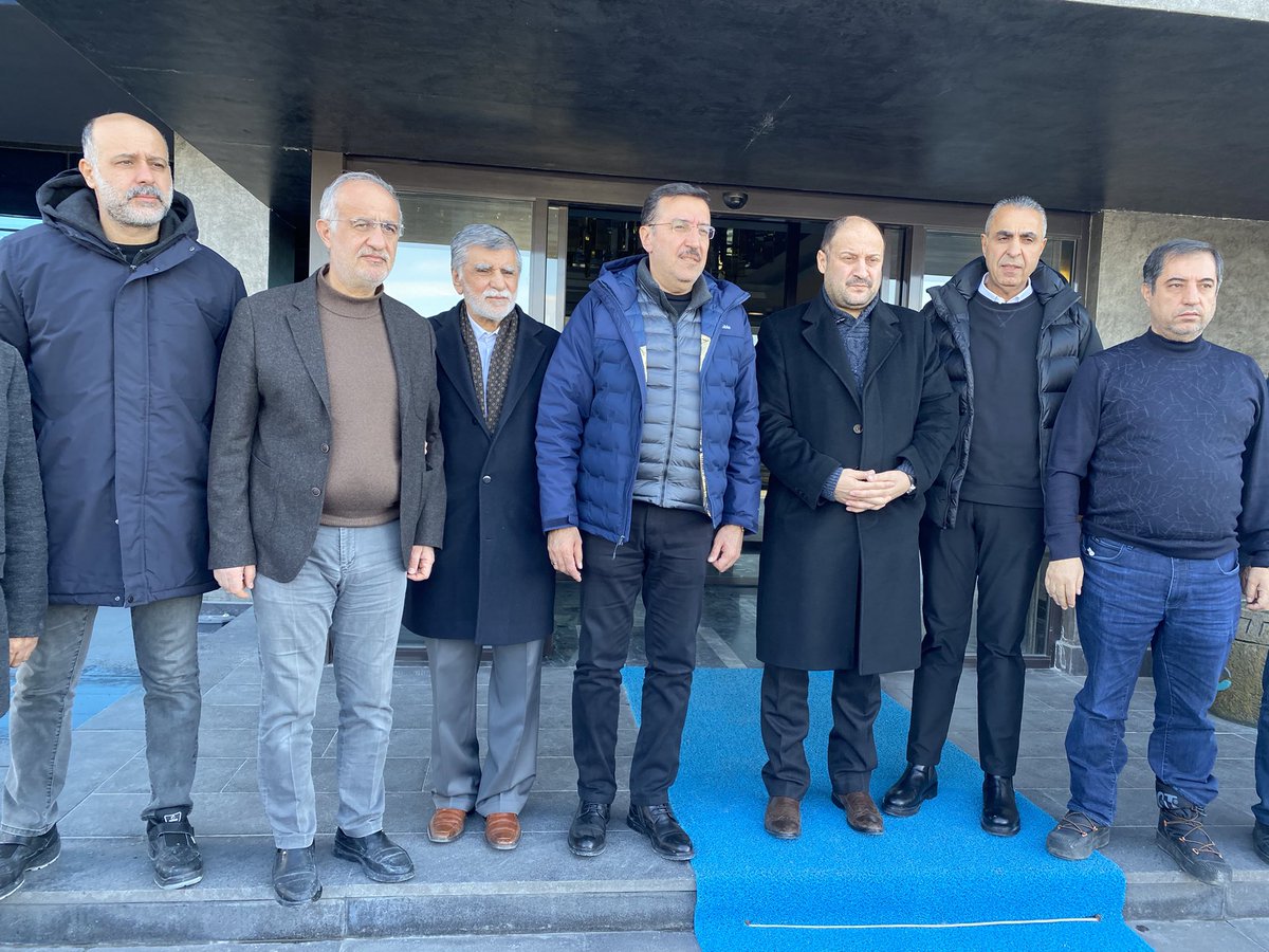 karacaberat63's tweet photo. Yaraları sarıyoruz! AK Parti Şanlıurfa Milletvekilimiz Kasım Gülpınar, Malatya’da; MV Öznur Çalık, Bülent Tüfekçi, BŞBŞ Selahattin Gürkan ve Battalgazi Bld Bşk Osman Güder’i ziyaret ederek çalışmalarla ilgili bilgi aldı.#Malatya @RTErdogan https://t.co/0GgCRrqTIj