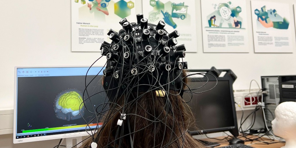 TactileInternet's tweet photo. Great success for our fourth Lab Tour. 🔬⚗️🧠
At this event, we visited CeTI's #neuropsychological / #psychophysiological and motion capture lab.
We look forward to seeing you at the next Lab Tour 😉
👉 https://t.co/KJQKFQhvg5
@tudresden_de @dfg_public #tactileinternet #research https://t.co/s91lJ9hSjG