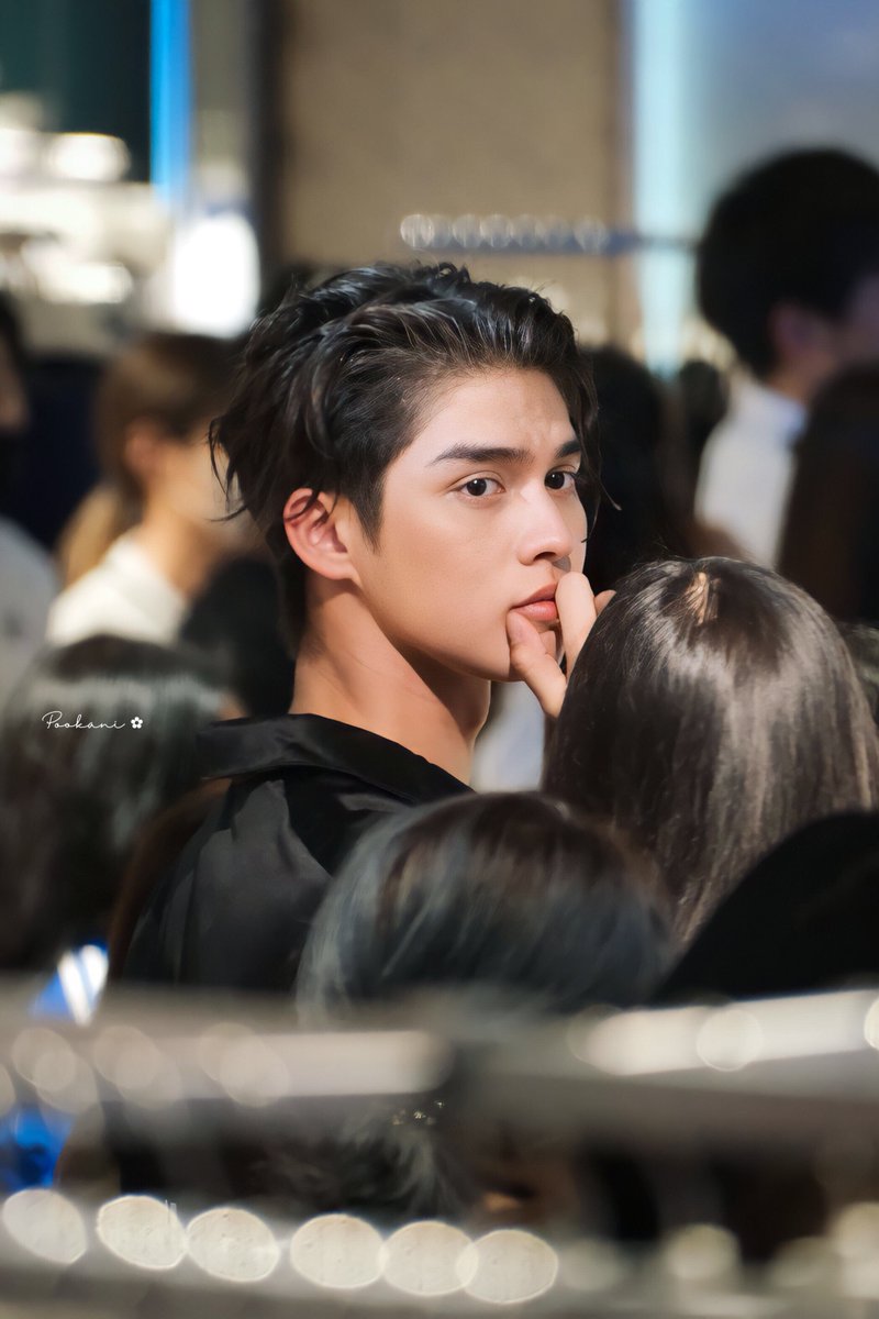 pookanihide's tweet photo. หนูไม่ต้องกลัว ม่ามี๊ จะยืนเกาะรั้วรอจนกว่าหนูจะเลิกเรียน 🥹🥹🥹 สู้ๆนะค้าบบบ ลูกค่ะแกเพิ่งเข้าเรียนวันแรก #adidascentralworld #bbrightvc @bbrightvc https://t.co/lX87uT7253