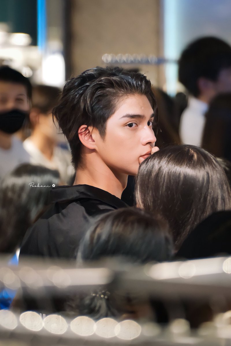 pookanihide's tweet photo. หนูไม่ต้องกลัว ม่ามี๊ จะยืนเกาะรั้วรอจนกว่าหนูจะเลิกเรียน 🥹🥹🥹 สู้ๆนะค้าบบบ ลูกค่ะแกเพิ่งเข้าเรียนวันแรก #adidascentralworld #bbrightvc @bbrightvc https://t.co/lX87uT7253