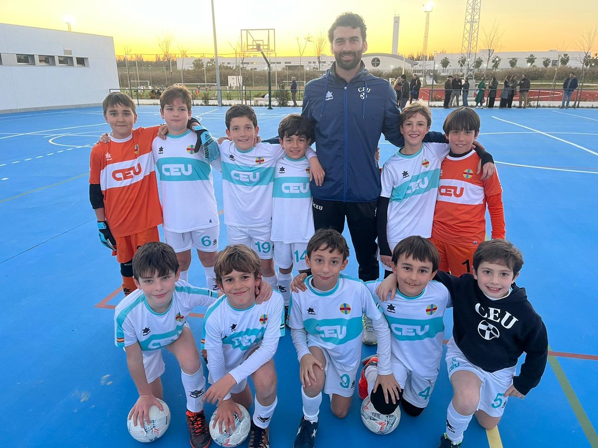 ¡Buenas noticias para los equipos deportivos #CEU!
📅Ultima jornada de las fases regulares en los Juegos Deportivos Escolares <a href="/ecatolicsevilla/">Escuelas Católicas Sevilla</a>
🏐Equipos #voleibol afrontan la 2º fase de la temporada
⚽️Equipos #futbol siguen en los puestos ⬆️de la clasificación
<a href="/Quintanamontero/">Ramón Quintana</a>