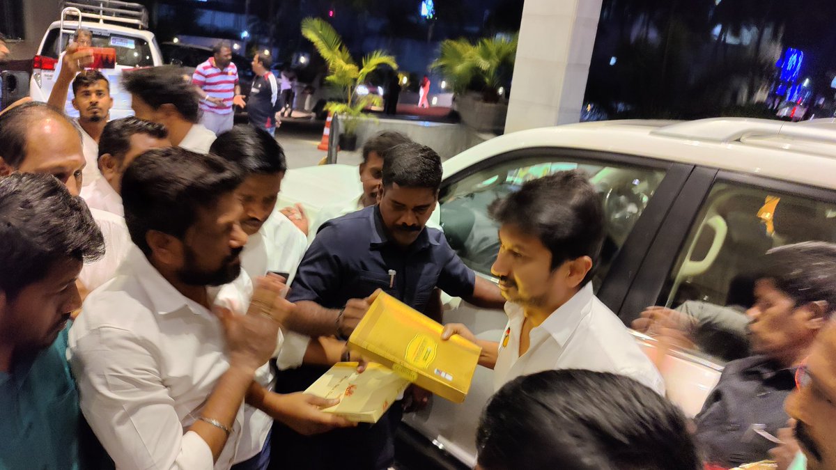 CableSsaravana1's tweet photo. சேலம் மாவட்டத்திற்கு வருகை தந்த கழக இளைஞர் அணி செயலாளர் இளைஞர் நலன் மற்றும் விளையாட்டு மேம்பாட்டு துறை அமைச்சர் @Udhaystalin  அவர்களை வரவேற்ற போது .
@SalemRRajendran https://t.co/0hr2rzxy8u