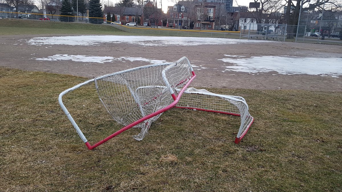 jdavey_2's tweet photo. Outdoor rinks used to look like this in mid/late March, not mid February. #hamont https://t.co/YOZHUY5VVS