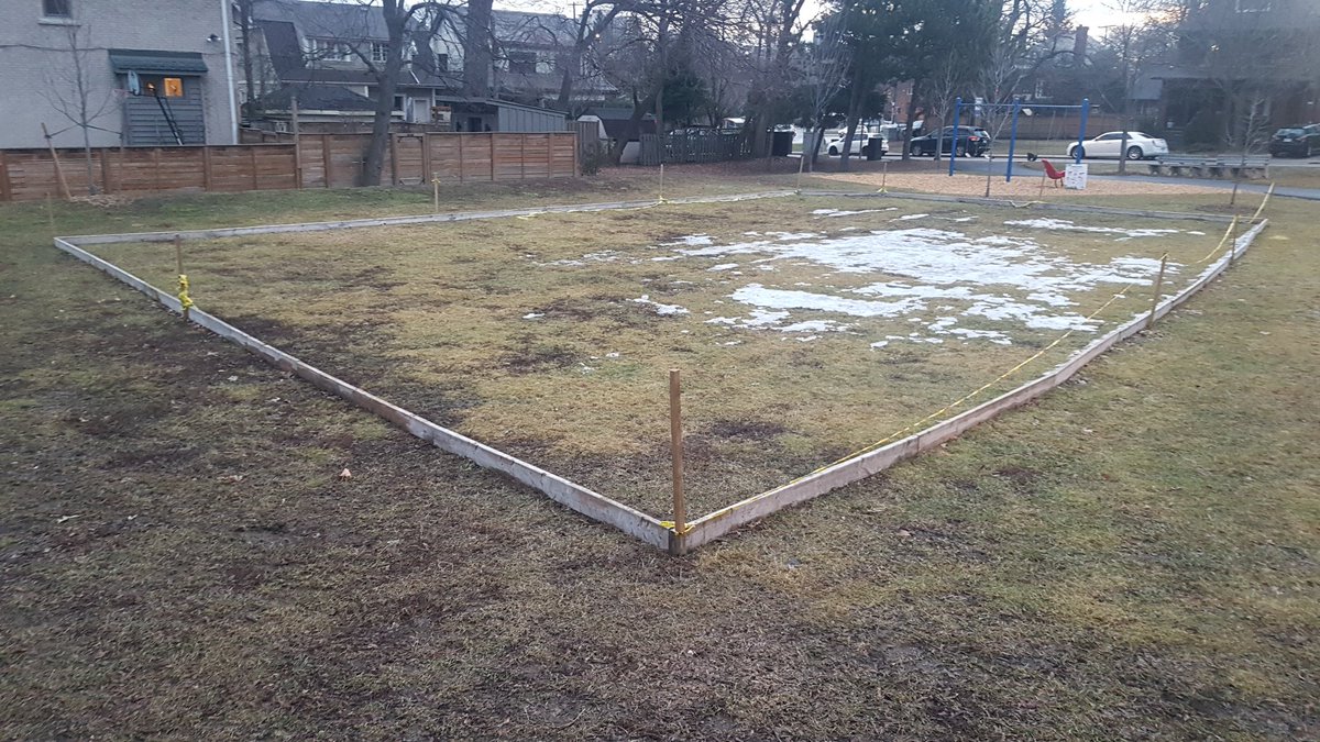 jdavey_2's tweet photo. Outdoor rinks used to look like this in mid/late March, not mid February. #hamont https://t.co/YOZHUY5VVS