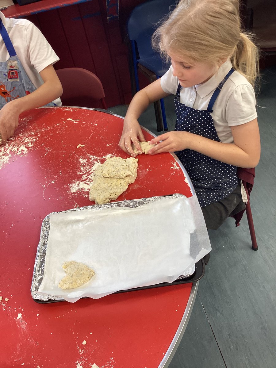 BroFamau's tweet photo. We made herby, cheesy bread in cookery club tonight 😀 https://t.co/YWHAzHX0S4